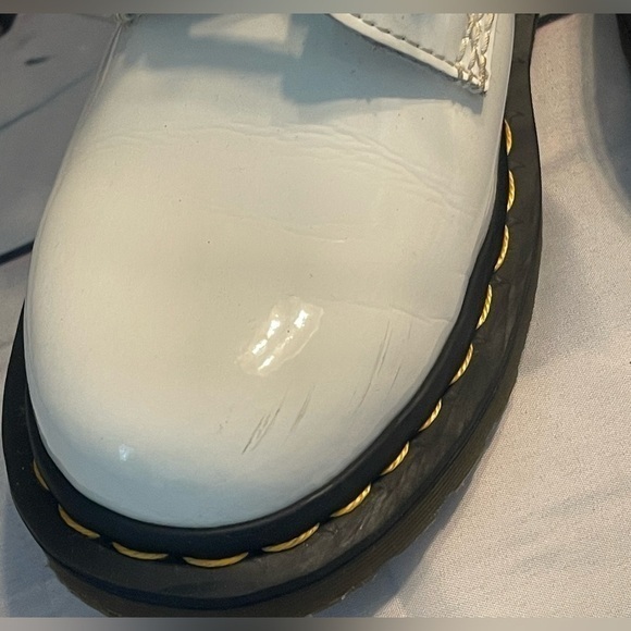Dr. Martens 11821 8 Eye Leather Boots WHITE Smooth Woman’s Sz 7 Preloved 💕 - Picture 5 of 8